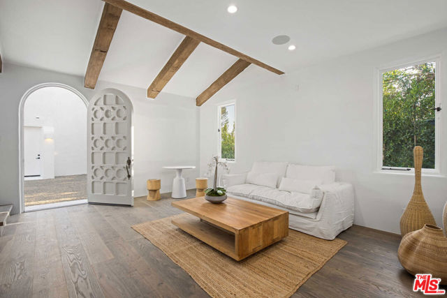 27405 Pacific Coast Highway, Malibu CA: https://media.crmls.org/mediaz/0e4e288f-df9c-4555-89f9-d0763c6de3fc.jpg