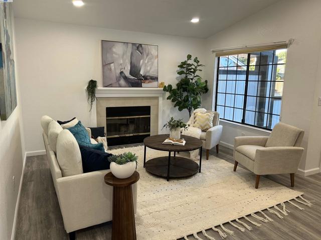 730 Morissette Way, Vacaville CA: https://media.crmls.org/mediaz/0e4e925d-d4e4-42cb-aab4-dee8b82438a7.jpg