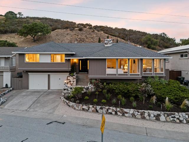 942 Viewridge Drive, San Mateo CA: https://media.crmls.org/mediaz/0e4eb4f3-15f4-423c-a2bb-6ec3085c2985.jpg