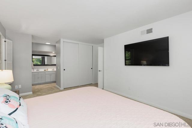 13046 Paseo del Verano, San Diego CA: https://media.crmls.org/mediaz/0e4f2758-8352-40b0-aa77-f4a739ccbcfd.jpg