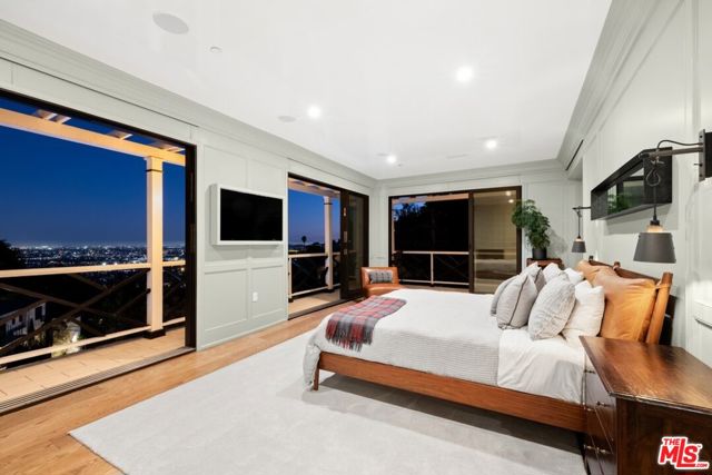 1640 N Kings Road, Los Angeles CA: https://media.crmls.org/mediaz/0e4f76d4-3380-4168-8c59-bc4131e62017.jpg