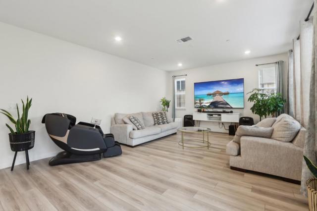 1941 Camden Street, Hollister CA: https://media.crmls.org/mediaz/0e4f8bc6-a9c9-41bb-b8f2-d84b28032382.jpg