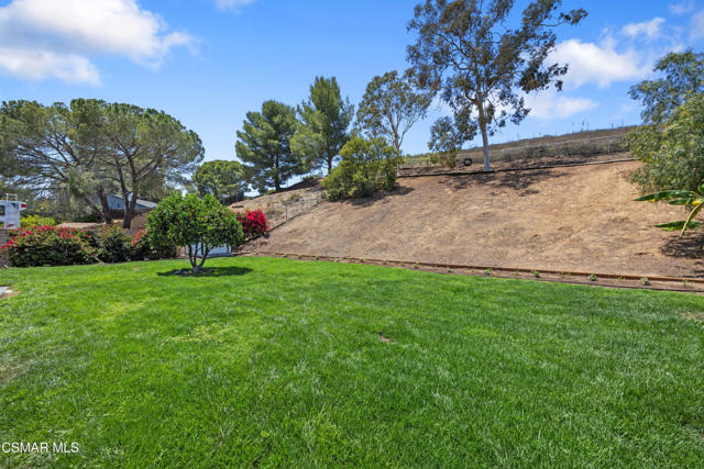 539 American Oaks Avenue, Newbury Park CA: https://media.crmls.org/mediaz/0e4fd27d-cd30-46e2-b59f-d021573882b9.jpg