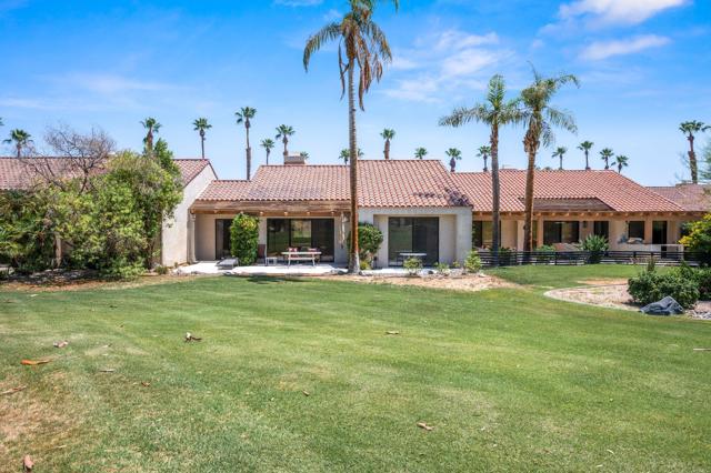 10403 Sunningdale Drive, Rancho Mirage CA: https://media.crmls.org/mediaz/0e502e17-2105-4f81-945d-fc04255f4503.jpg