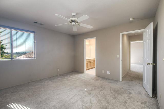 1089 Ridge Heights Dr, Fallbrook CA: https://media.crmls.org/mediaz/0e50bd4a-bf50-4d21-9519-f2751ddc831a.jpg