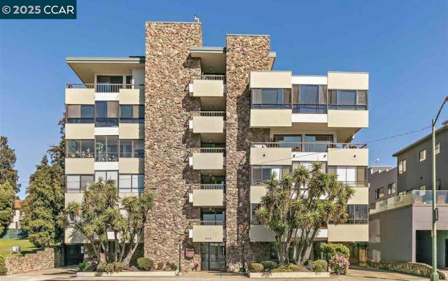 Details for 1830 Lakeshore Ave  408, Oakland, CA 94606