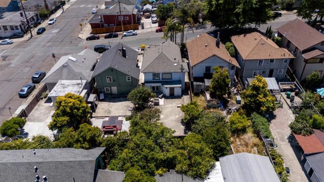 2036 E 20th Street, Oakland CA: https://media.crmls.org/mediaz/0e536849-a546-4794-aa02-eba7dd411d96.jpg