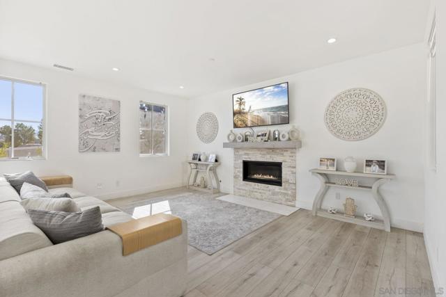 12410 Aria Ct, Poway CA: https://media.crmls.org/mediaz/0e5386b4-2787-4f77-8650-12c1e0858dc4.jpg