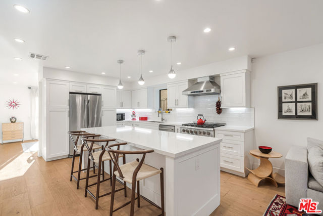 3850 Udell Court, Los Angeles CA: https://media.crmls.org/mediaz/0e53891e-1da8-46a5-949e-0ec0f5f27d15.jpg