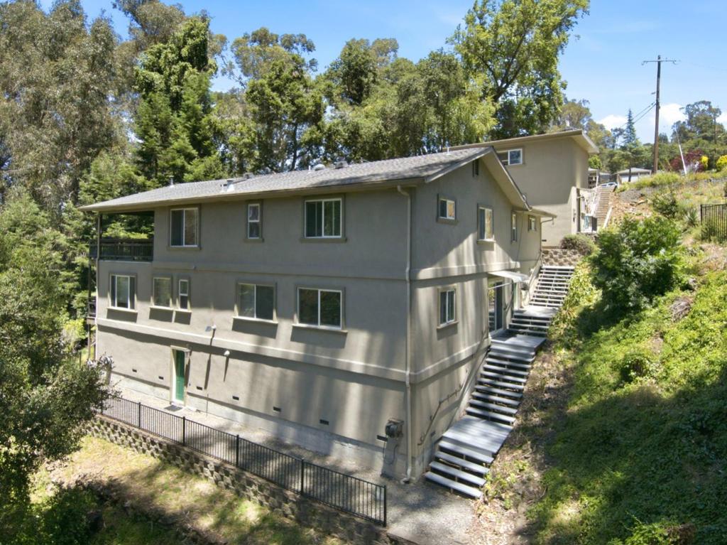 22610 Valley View Drive