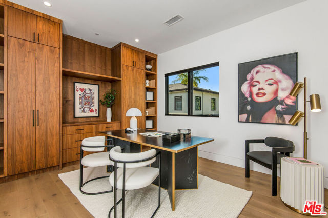 4544 Woodley Avenue, Encino CA: https://media.crmls.org/mediaz/0e539bc0-5d1d-45de-8a4e-b6f9ae66b4ca.jpg