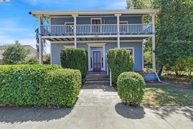 2211 College Avenue, Livermore CA: https://media.crmls.org/mediaz/0e53c4c2-9c3f-4455-9514-1610cfc09e45.jpg