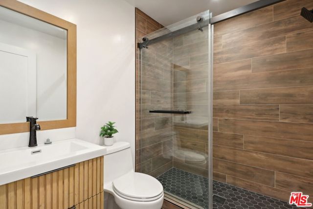 4656 Greenbush Avenue, Sherman Oaks CA: https://media.crmls.org/mediaz/0e54dd6e-c5b6-46d3-87fa-6b2205c81943.jpg