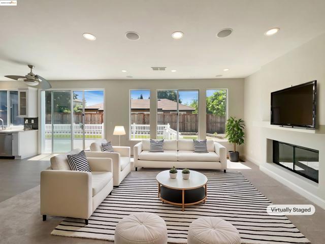 5214 Pavilion Ct, Fairfield CA: https://media.crmls.org/mediaz/0e5577f8-65f8-4a7d-a118-552aa2144d9e.jpg