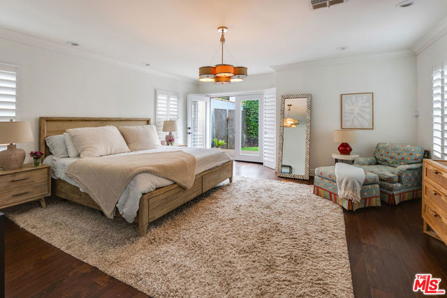 1774 Washington Way, Venice CA: https://media.crmls.org/mediaz/0e55d6a8-b952-4956-9319-c9aff13c690b.jpg