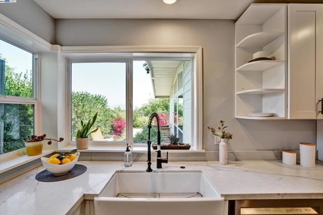 588 E Angela St, Pleasanton CA: https://media.crmls.org/mediaz/0e562317-73a2-42c6-8797-7328017cb6f9.jpg