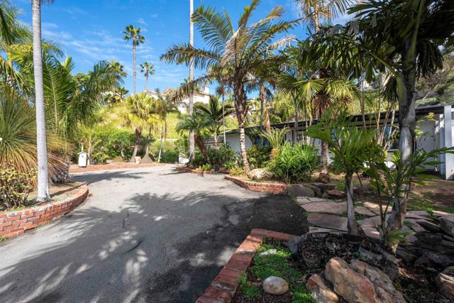 Detail Gallery Image 8 of 59 For 5861 College Ave, San Diego,  CA 92120 - 3 Beds | 2 Baths