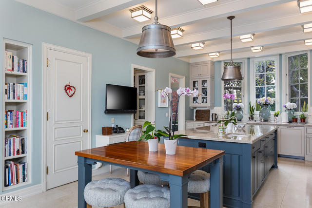 1425 Lombardy Road, Pasadena CA: https://media.crmls.org/mediaz/0e566cf4-1697-4f02-accf-d252d572213c.jpg