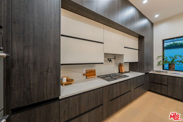 4532 Calhoun Avenue, Sherman Oaks CA: https://media.crmls.org/mediaz/0e569c95-a2f4-4d61-8706-14eb888ae712.jpg