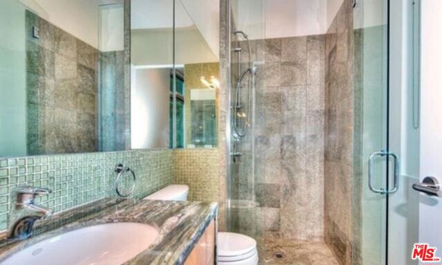 2452 Penmar Avenue, Venice CA: https://media.crmls.org/mediaz/0e56c30f-6ad1-4577-ad07-a6f9133b4611.jpg