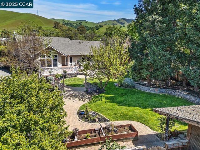 1101 North Gate Road, Walnut Creek CA: https://media.crmls.org/mediaz/0e577a3f-a25b-48ee-a5e1-ac4db81b976b.jpg