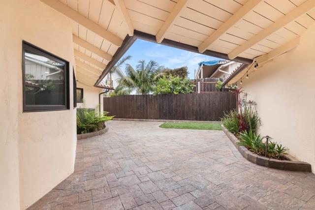 5602 Ladybird Lane, La Jolla CA: https://media.crmls.org/mediaz/0e57e723-a56b-49ba-b87a-0ffe2be087ed.jpg