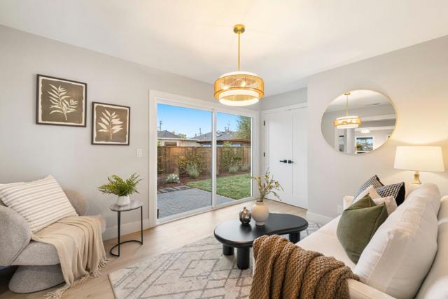 840 8th Avenue, Redwood City CA: https://media.crmls.org/mediaz/0e583041-b93b-4320-8807-51081519a1d3.jpg