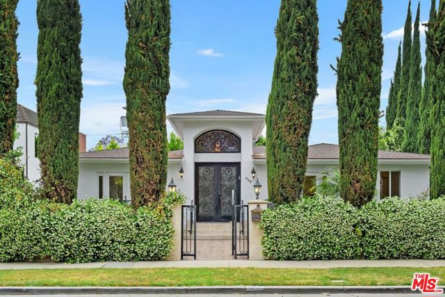 465 N Kilkea Drive, Los Angeles CA: https://media.crmls.org/mediaz/0e58c105-6a8e-41d9-97f1-4e4d484fec93.jpg