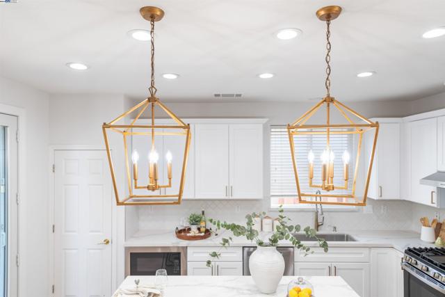 4667 Myrtle Dr, Dublin CA: https://media.crmls.org/mediaz/0e5905a1-49a9-4bf2-a9c9-46f3d8927d58.jpg