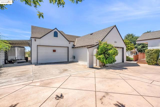11081 BRENTWOOD BLVD., Brentwood CA: https://media.crmls.org/mediaz/0e59393c-179c-4b22-9d56-bea5d411cf7f.jpg