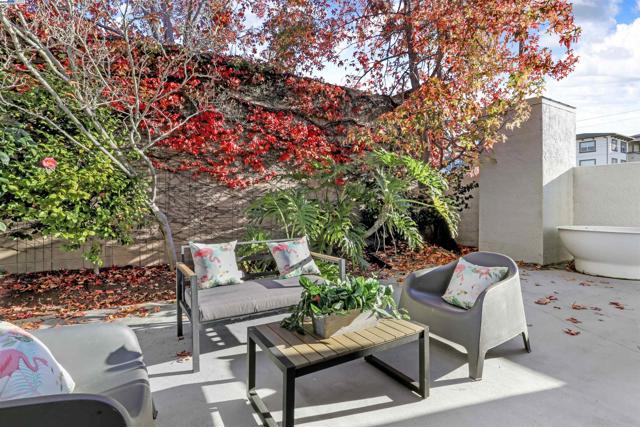 320 Peninsula Ave, San Mateo CA: https://media.crmls.org/mediaz/0e59455f-50ac-457f-8ccf-d55f6e0beb03.jpg
