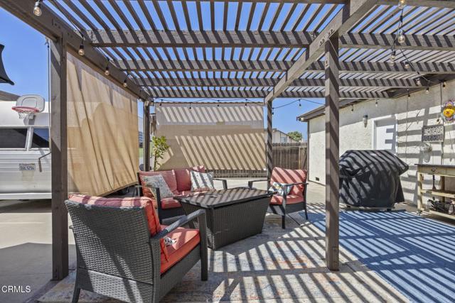 3151 W Hemlock Street, Oxnard CA: https://media.crmls.org/mediaz/0e5954c9-55f5-4e2d-b4e4-228ab1a672fd.jpg