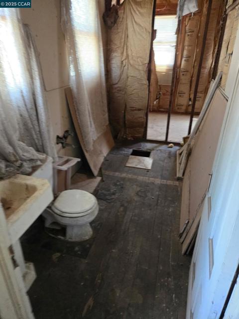 161 S 3Rd Ave, Oakdale CA: https://media.crmls.org/mediaz/0e596aaa-891c-4732-a77f-1b4949e99d17.jpg
