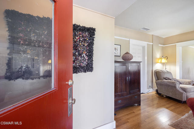 13721 Telegraph Road, Santa Paula CA: https://media.crmls.org/mediaz/0e5ac8a6-2d1a-48ae-abc6-7bbe9dfbfa01.jpg
