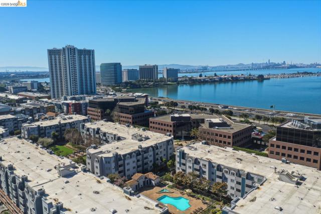 6400 Christie Ave, Emeryville CA: https://media.crmls.org/mediaz/0e5b5a4c-46cb-4ab1-aefe-2977b4dfe0fb.jpg