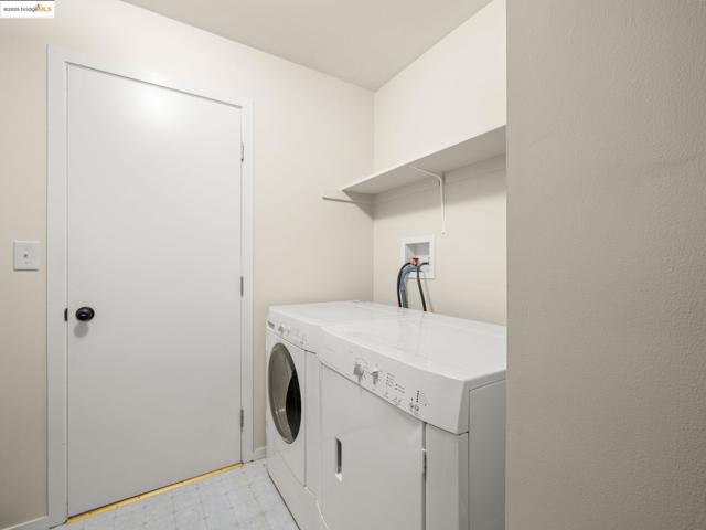 6866 Thornhill Dr, Oakland CA: https://media.crmls.org/mediaz/0e5b69dc-f3c1-4b58-b660-0fa1424e7cd9.jpg