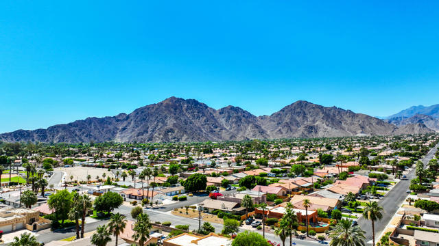 51191 Avenida Herrera, La Quinta CA: https://media.crmls.org/mediaz/0e5babec-a46d-4cd4-899d-a424e68081fa.jpg