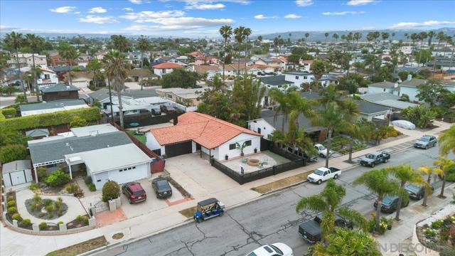 1211 California St, Imperial Beach CA: https://media.crmls.org/mediaz/0e5bb246-8890-42a0-a52f-65a204601eb8.jpg