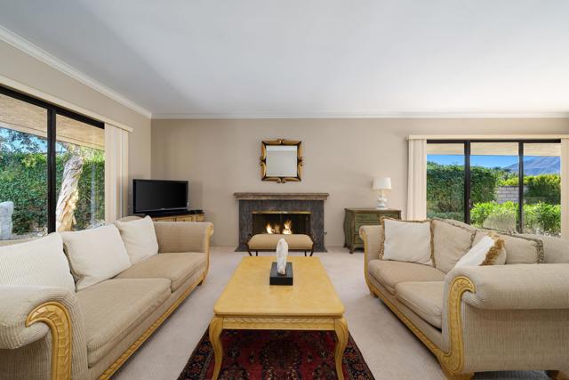 13 Duke Drive, Rancho Mirage CA: https://media.crmls.org/mediaz/0e5c35d8-5d29-4bc3-8b39-8c0c301600c0.jpg