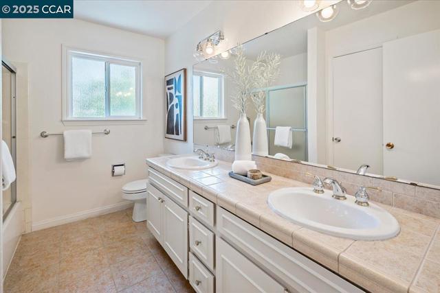 681 Rock Oak Rd, Walnut Creek CA: https://media.crmls.org/mediaz/0e5c7b4b-c908-4b77-a225-c4728a7aef87.jpg