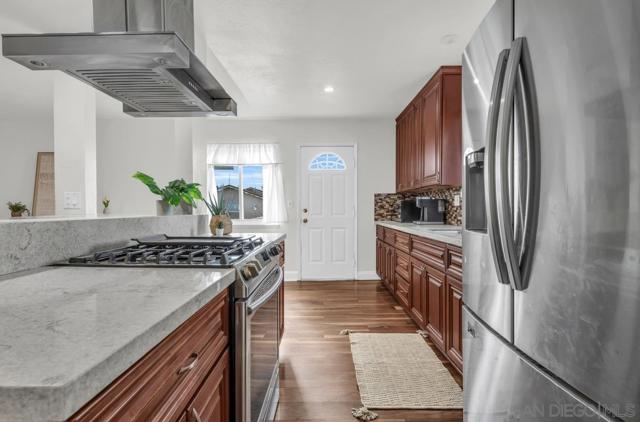 2801 Whitney Street, San Diego CA: https://media.crmls.org/mediaz/0e5c7ebc-47bb-4205-a789-ce231591f822.jpg