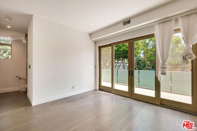 1249 N Formosa Avenue, West Hollywood CA: https://media.crmls.org/mediaz/0e5cd09b-ebb9-443f-aac3-c651108fbbd4.jpg