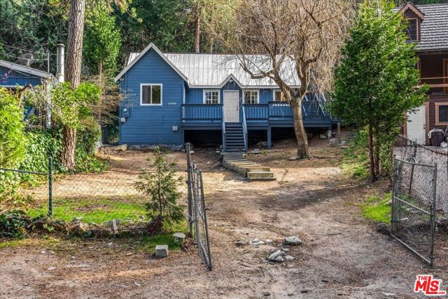 23899 Pioneer Camp Road, Crestline CA: https://media.crmls.org/mediaz/0e5d451b-3bab-4b4e-854f-94774afb6b4d.jpg