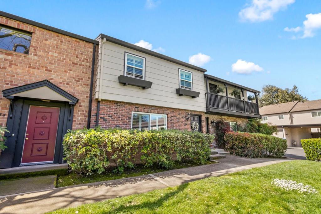 1384 N Loop Drive