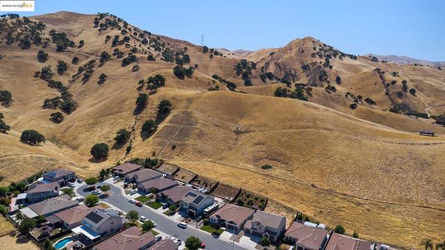 3680 Mallard Ct, Antioch CA: https://media.crmls.org/mediaz/0e5dc567-29a1-4553-bb33-b2ca64d26c30.jpg