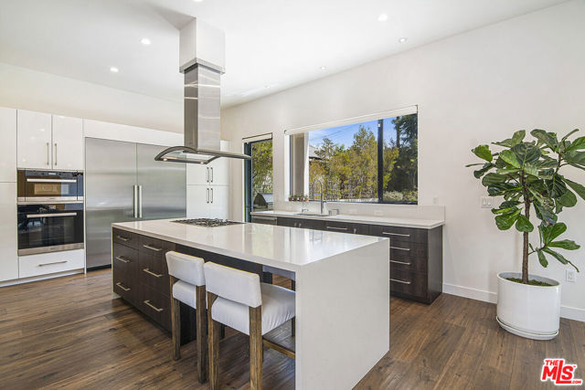 362 N Norton Avenue, Los Angeles CA: https://media.crmls.org/mediaz/0e5e32b0-e34f-4041-9e4d-5d73230e82e9.jpg