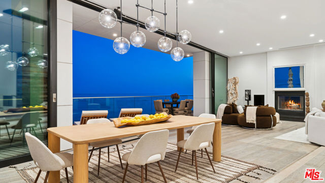 26814 Malibu Cove Colony Drive, Malibu CA: https://media.crmls.org/mediaz/0e5e91af-3842-4932-8c59-3db0545c8638.jpg