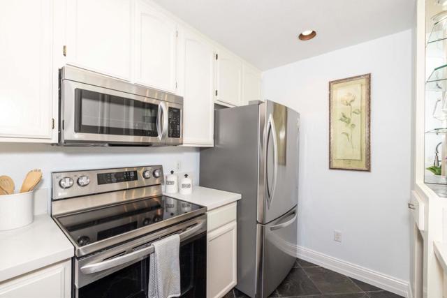 2309 Hastings Shore Lane, Redwood City CA: https://media.crmls.org/mediaz/0e5eae75-d5ad-40ca-97a6-c7e24f699c26.jpg