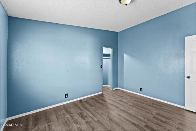 19036 Janine Street, Adelanto CA: https://media.crmls.org/mediaz/0e5ee75d-30d7-4215-96c3-a619ca164c0a.jpg