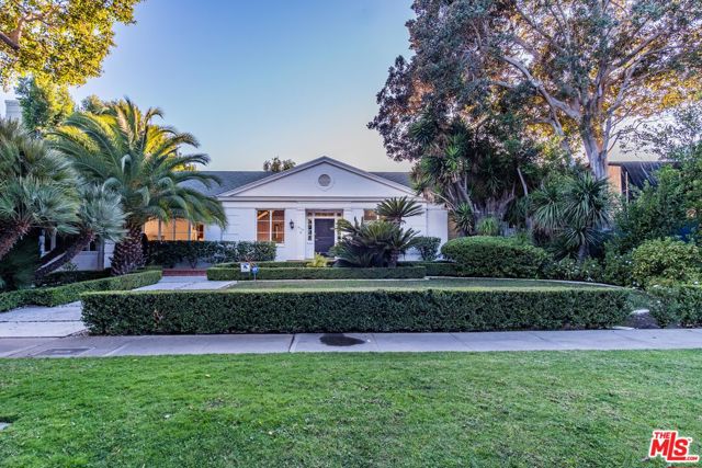 619 N RODEO Drive, Beverly Hills CA: https://media.crmls.org/mediaz/0e5fb6ec-7316-4dc5-aea4-7a8271c7d237.jpg